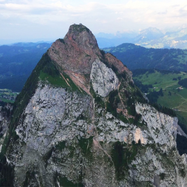 Volo sulla regione di Mythen